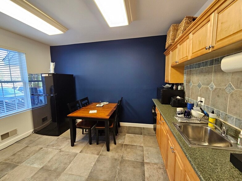 More Photos Of 4 Walter Foran Blvd, Flemington Office For Lease