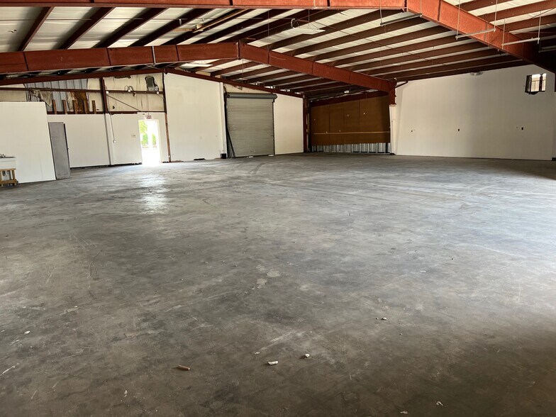 More Photos Of 7425 124th Ave, Largo Warehouse For Lease