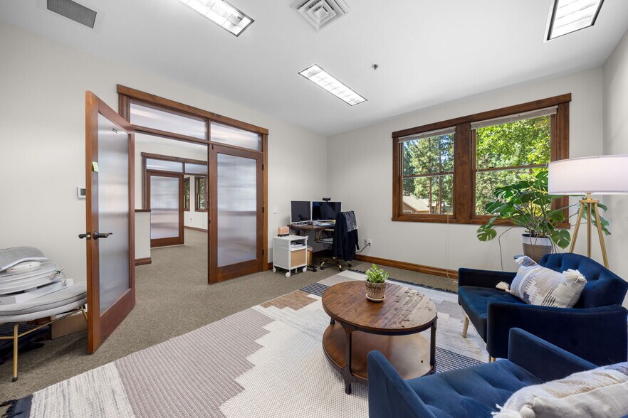 More Photos Of 750 Buckaroo Trl, Sisters Office For Sale