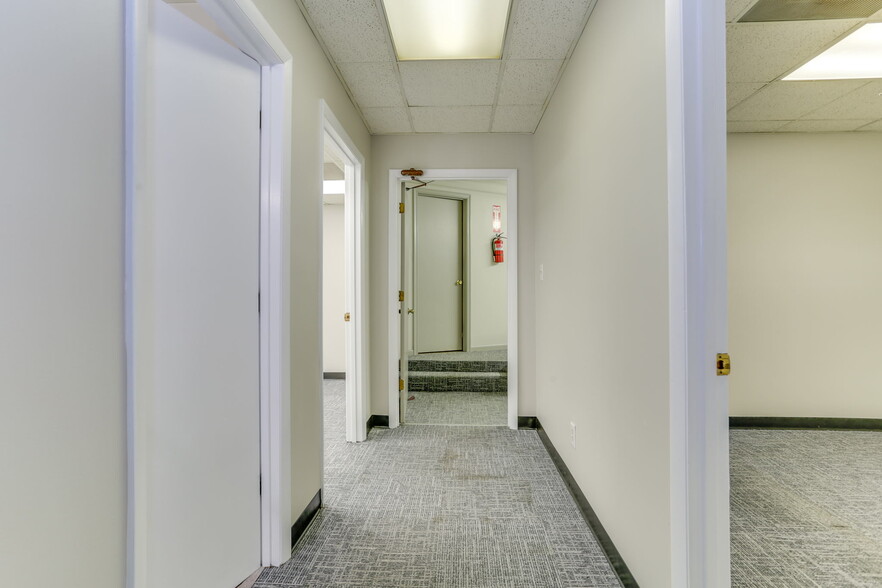 More Photos Of 1222 Executive Blvd, Chesapeake Showroom For Lease