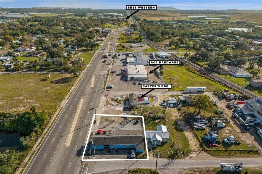 More Photos Of 701 E Canal St, Mulberry Convenience Store For Lease