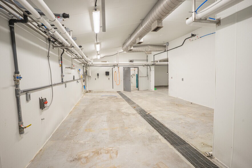 More Photos Of 319 Main St N, Kimberly Warehouse For Sale