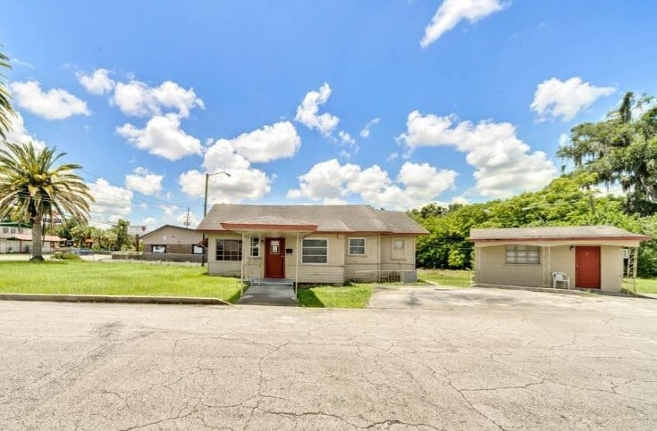 More Photos Of 1340 N Woodland Blvd, Deland Hotel For Sale