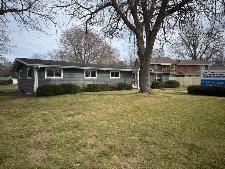 More Photos Of 870 Summit Ave, Oconomowoc Office For Sale
