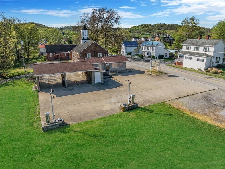 More Photos Of 212 Pine St, Jefferson Carwash For Sale