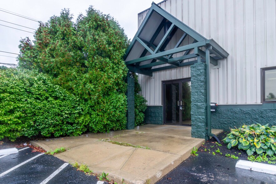 More Photos Of 2840 Mitthoeffer Pl, Indianapolis Warehouse For Sale