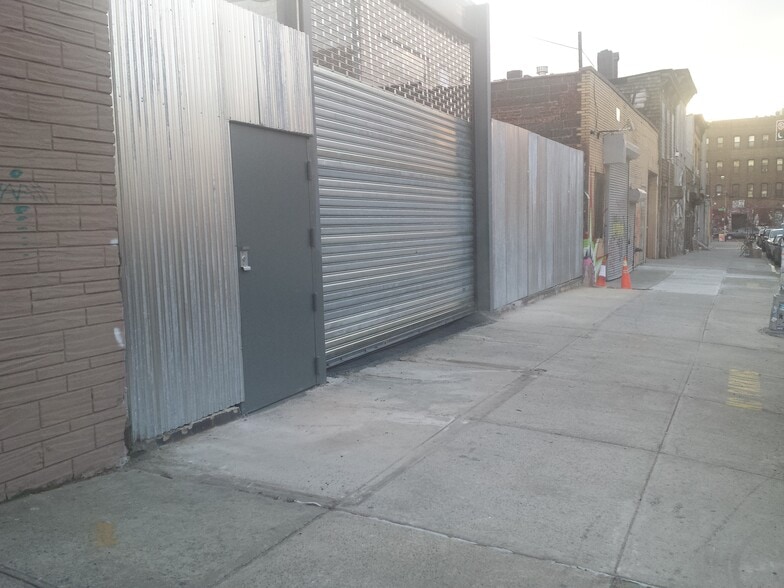 More Photos Of 22 Grattan St, Brooklyn Land For Sale