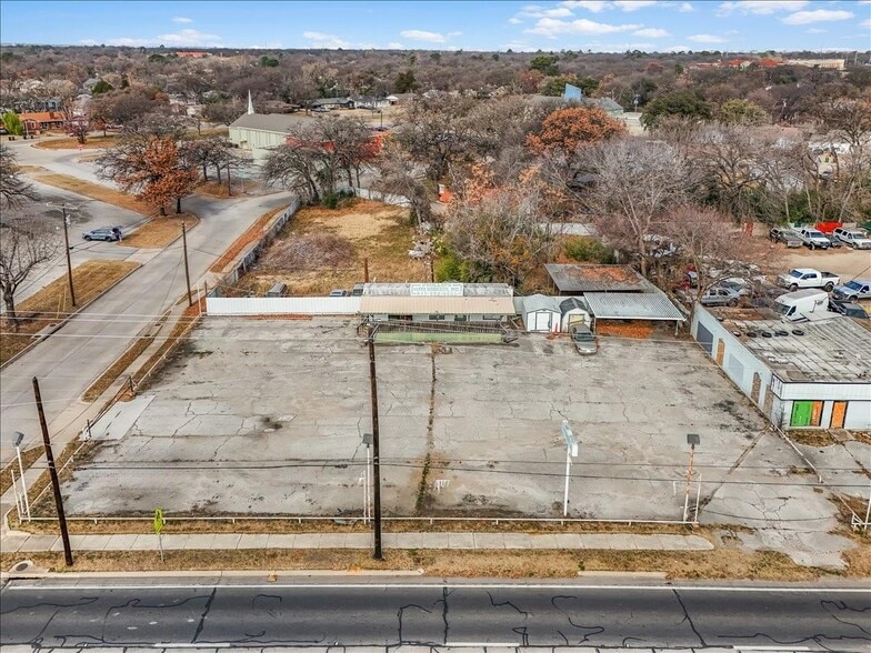 More Photos Of 3509 E Belknap St, Fort Worth Auto Dealership For Sale