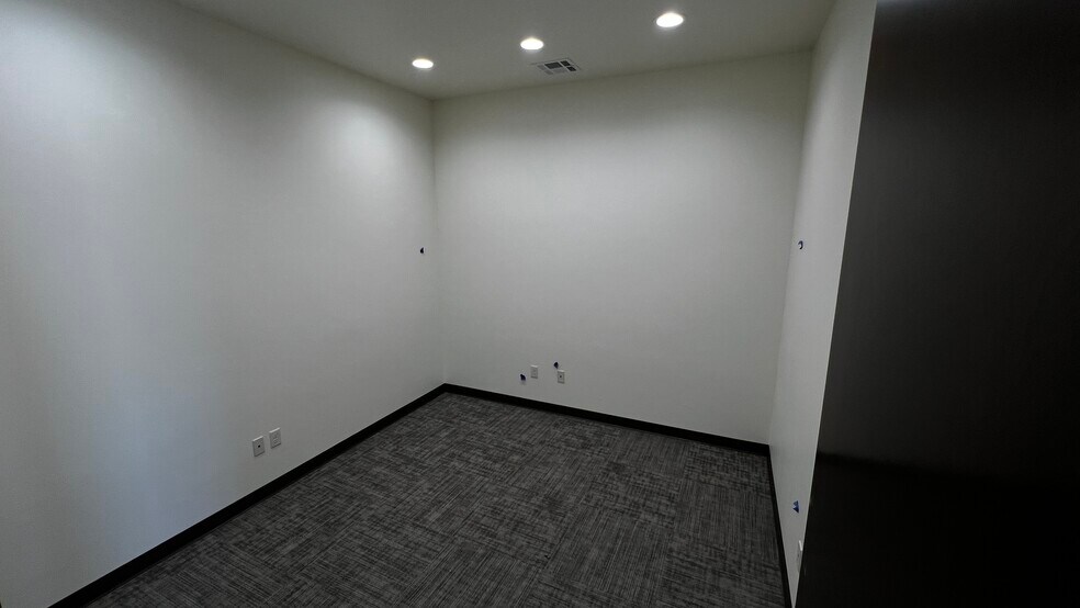 More Photos Of 922 SW 107th St, Oklahoma City Medical For Lease
