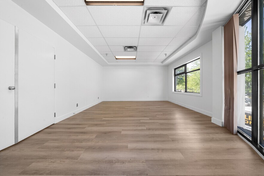 More Photos Of 8920 Fraserton Ct, Burnaby Warehouse For Lease