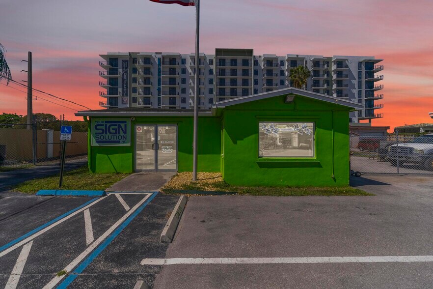 More Photos Of 4611 SW 44th Ave, Dania Warehouse For Lease