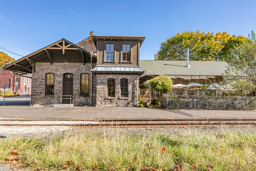 Primary Photo Of 2 Bridge St, Milford Restaurant For Sale