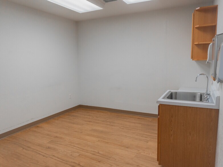 More Photos Of 1604 2nd Ave, Council Bluffs Office For Sale