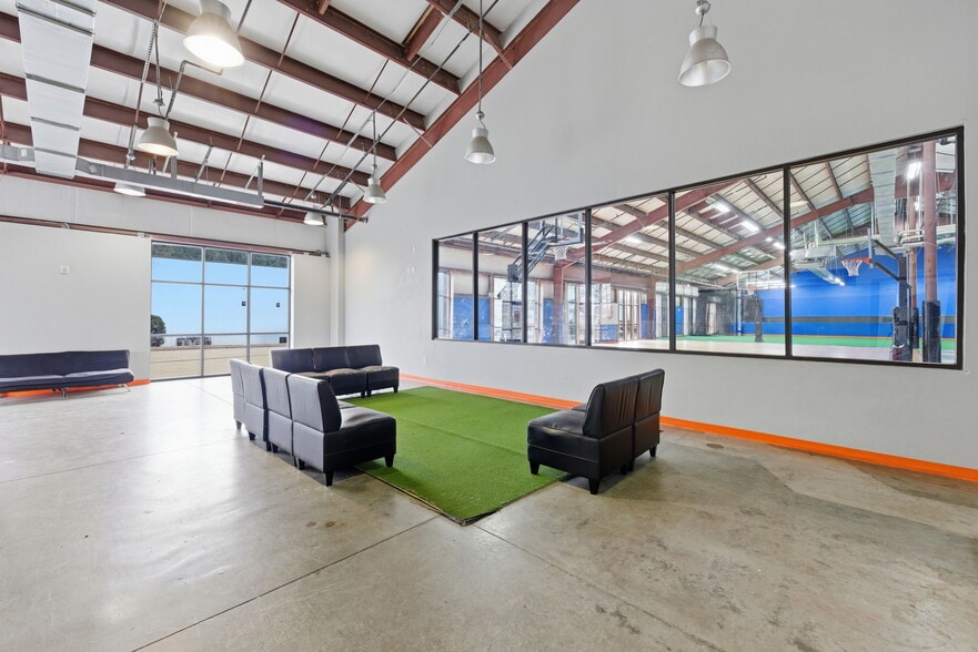 More Photos Of 3201 Northside Dr, Raleigh Light Distribution For Lease