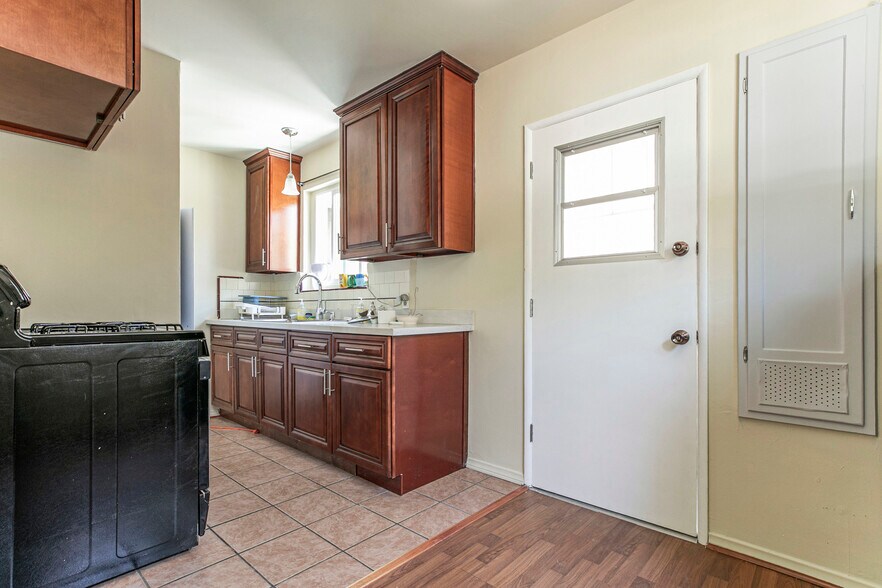 More Photos Of 343 Concord St, Glendale Apartments For Sale