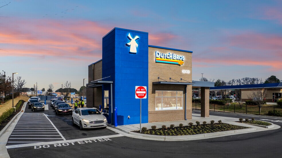 Primary Photo Of 4939 Bill Gardner Pkwy, Locust Grove General Retail For Sale