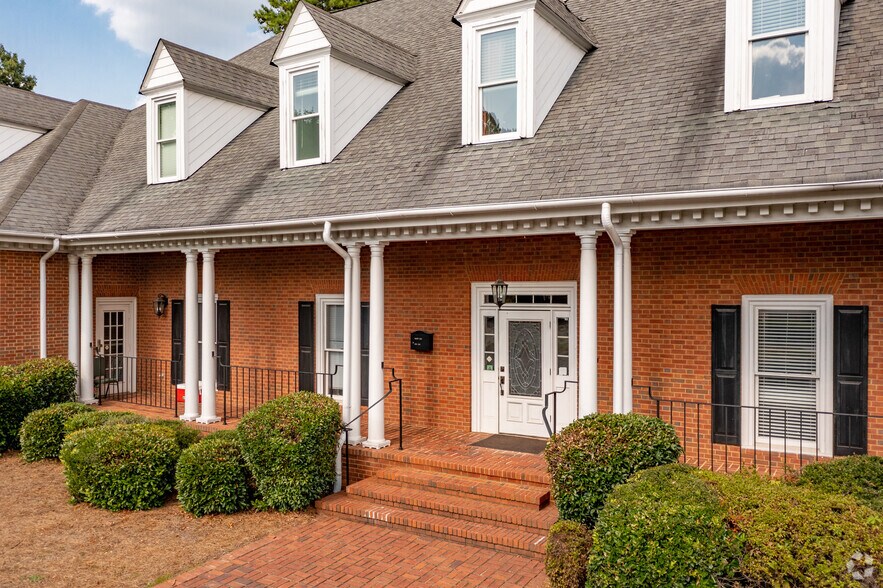 More Photos Of 5591 Chamblee Dunwoody Rd, Dunwoody Office For Lease