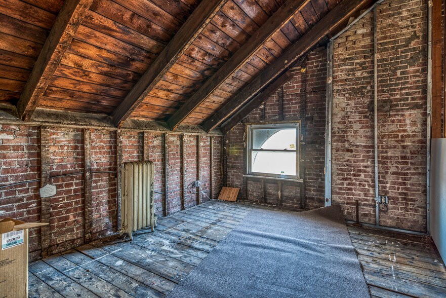 More Photos Of 97 Broadway, Verplanck Funeral Home For Lease