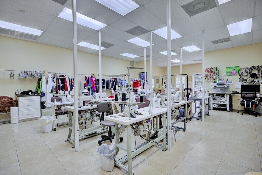More Photos Of 5142 Schumacher Rd, Sebring General Retail For Sale
