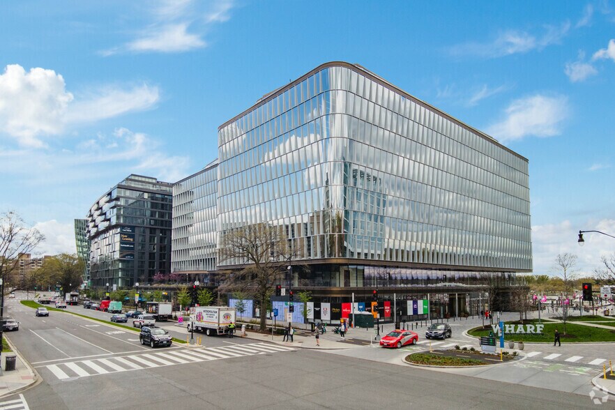 More Photos Of 670 Maine Ave SW, Washington Office For Lease