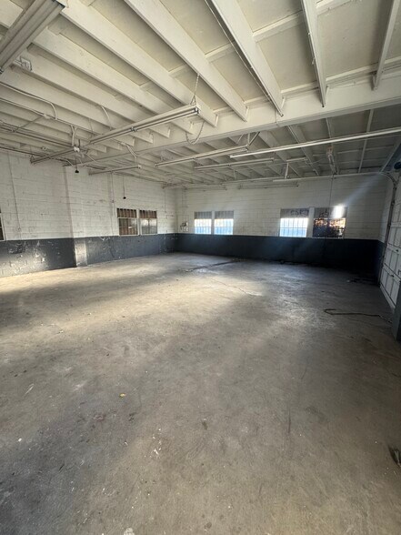 More Photos Of 7210-7218 Hinds Ave, North Hollywood Warehouse For Lease