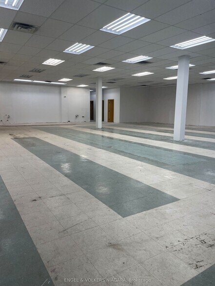 More Photos Of 2895 Saint Paul Ave, Niagara Falls General Retail For Lease