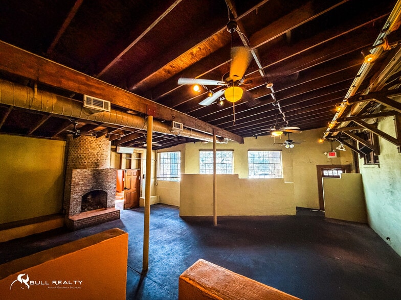 More Photos Of 242 SE Boulevard, Atlanta Restaurant For Sale