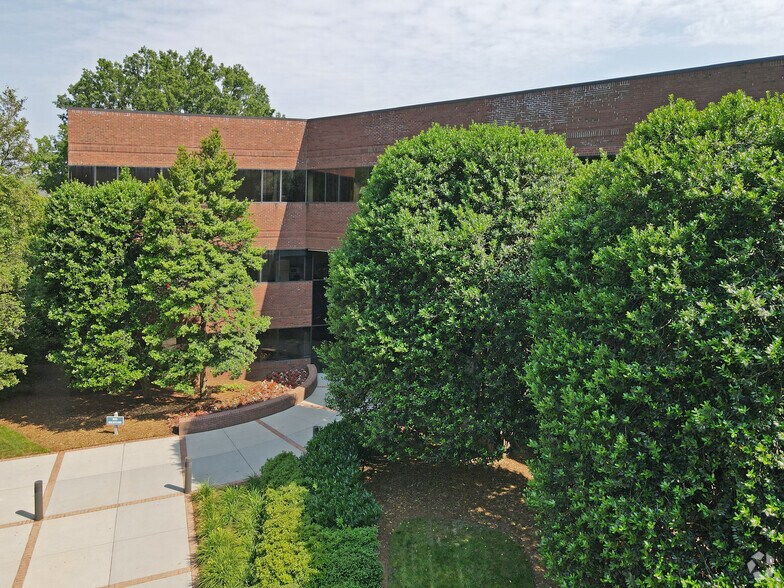 More Photos Of 324 W Wendover Ave, Greensboro Office For Lease