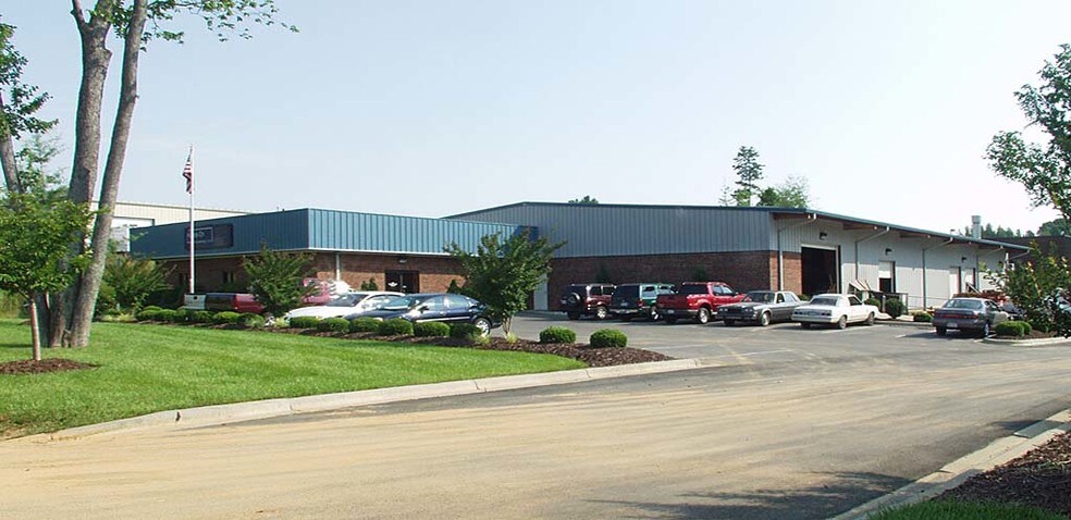 More Photos Of 18626 Starcreek Dr, Cornelius Light Distribution For Lease