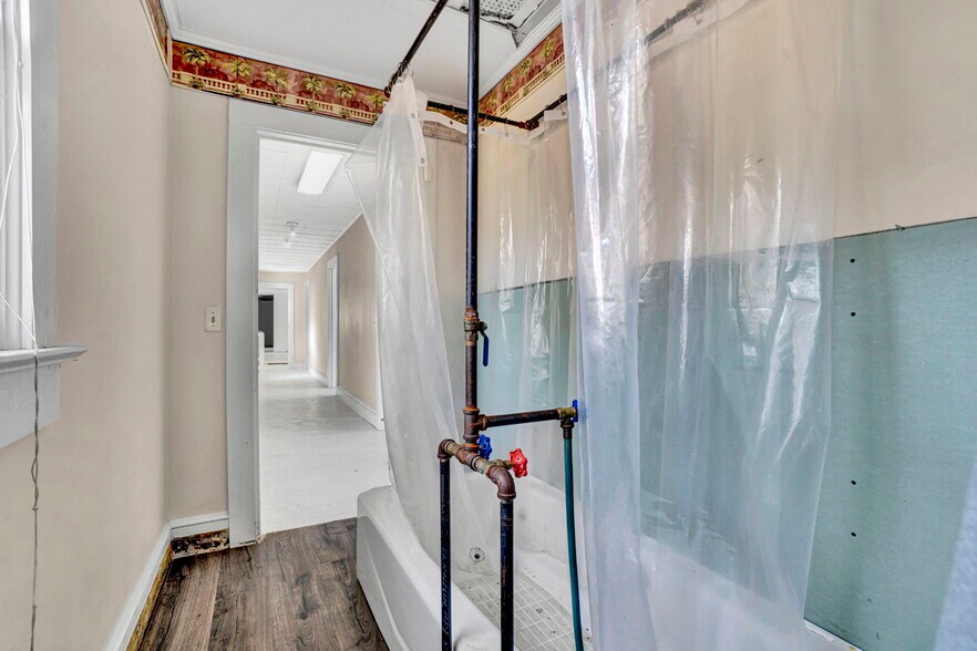 More Photos Of 12117 Highway 221, Woodruff Office For Sale