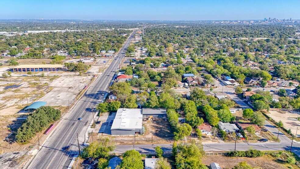 More Photos Of 4714 S Zarzamora St, San Antonio Auto Repair For Sale