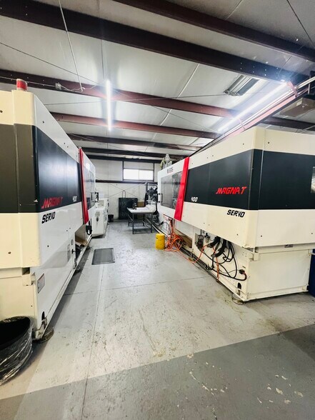 More Photos Of 590 N Main St, Leeds Manufacturing For Sale