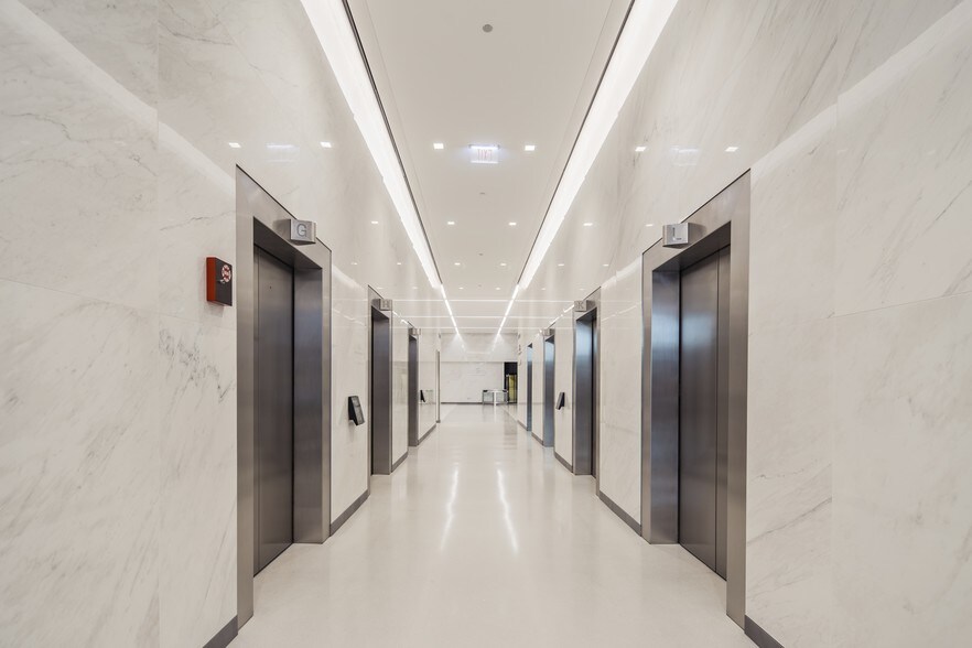 More Photos Of 222 S Riverside Plz, Chicago Office Residential For Lease