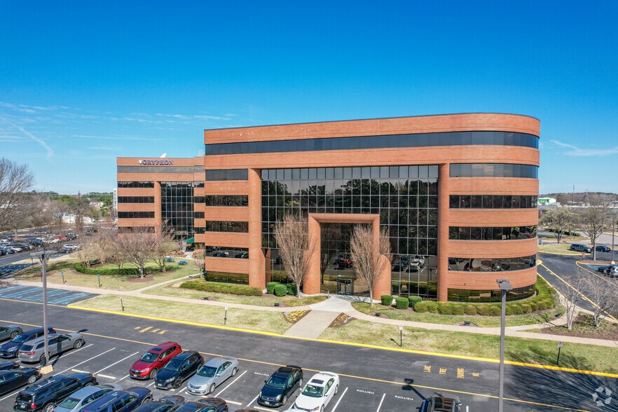 More Photos Of 860 Greenbrier Cir, Chesapeake Unknown For Lease