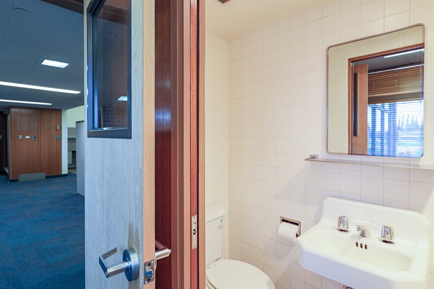 More Photos Of 971 E Broadway Ave, Atwater Office For Lease