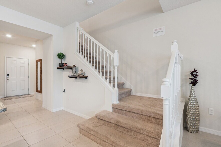 More Photos Of 921 Paradise Dr, Davenport Apartments For Sale