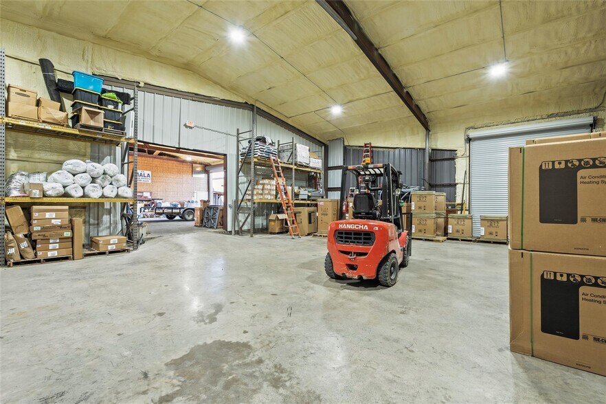 More Photos Of 600-608 FM 981, Blue Ridge Warehouse For Sale