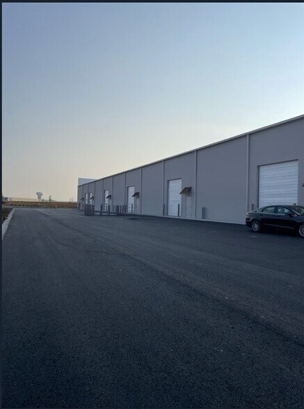 More Photos Of 485 International Dr, Jeffersonville Light Distribution For Lease