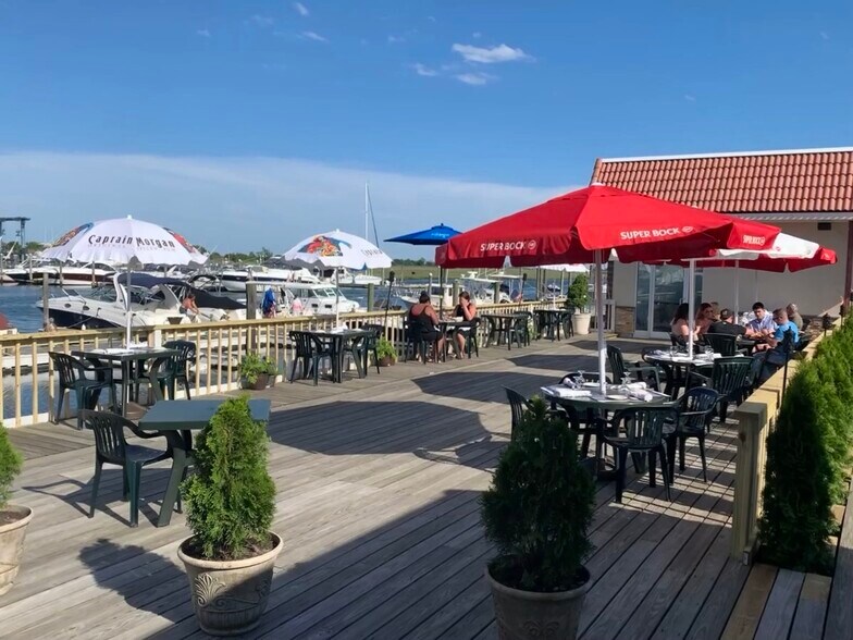 More Photos Of 95 Hudson Ave, Freeport Restaurant For Sale