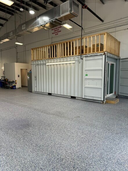 More Photos Of 3939 Tollhouse Dr, Naples Warehouse For Lease