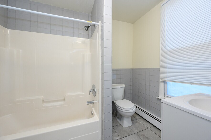 More Photos Of 122 S Rosewell Ave, South Amboy Apartments For Sale