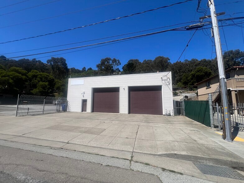 More Photos Of 3840 Bayshore Blvd, Brisbane Service For Lease