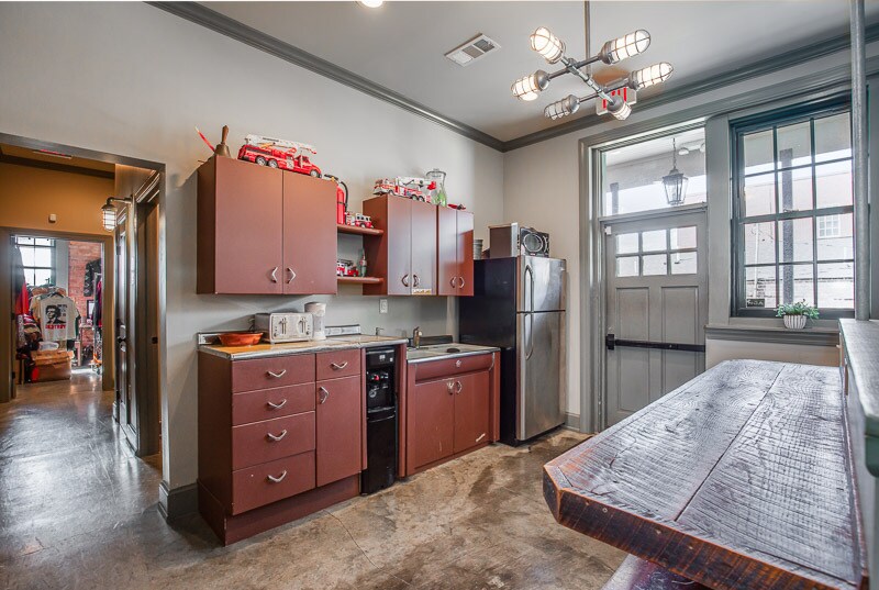 More Photos Of 1220 Gallatin Ave, Nashville Storefront Retail Office For Sale
