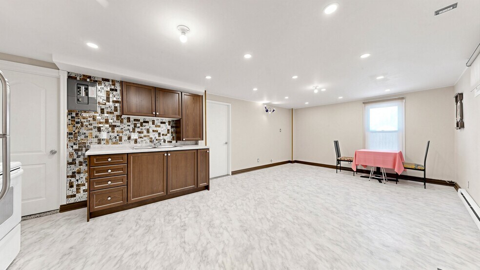 More Photos Of 956 Lake Dr E, Georgina Storefront Retail Residential For Sale