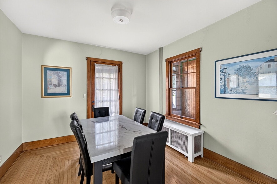 More Photos Of 910 W Market St, Lewisburg Freestanding For Sale