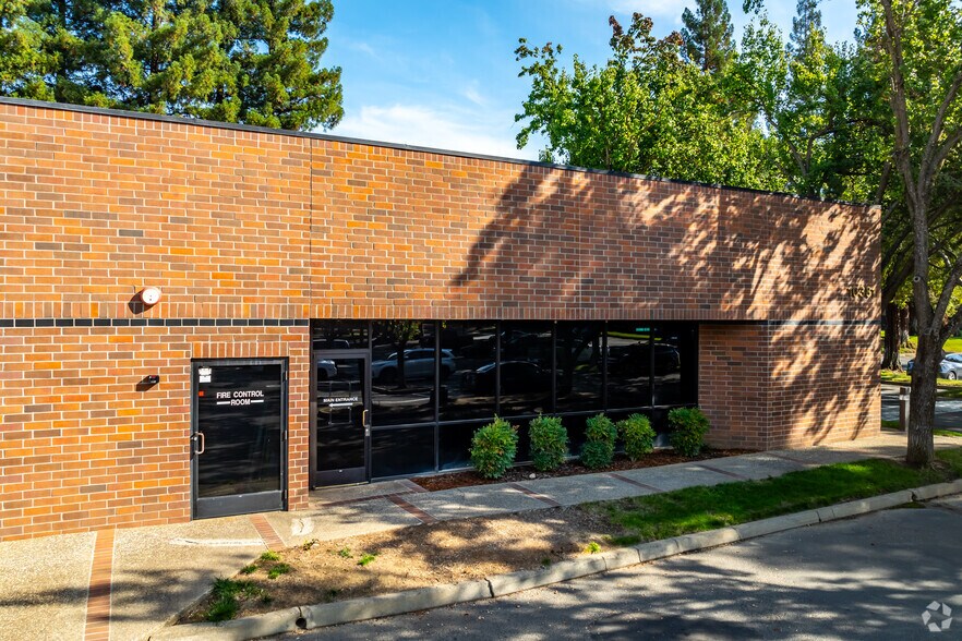 More Photos Of 10381 Old Placerville Rd, Sacramento Office For Lease