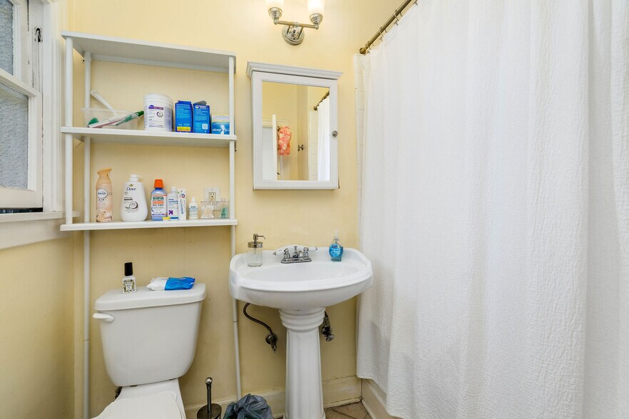 More Photos Of 1707 S Bonnie Brae St, Los Angeles Apartments For Sale