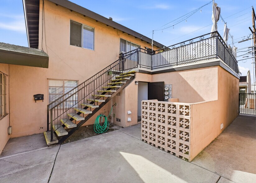 More Photos Of 311-315 S Kroeger St, Anaheim Apartments For Sale