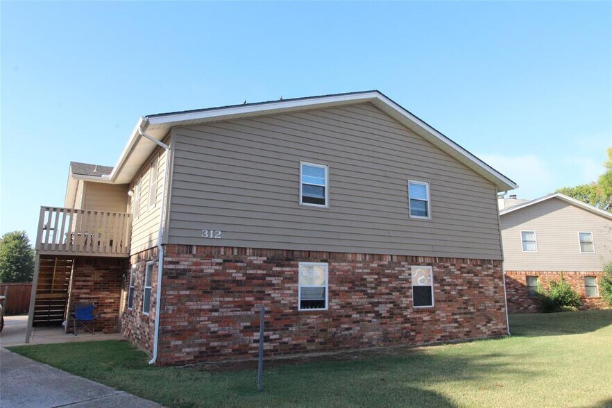 Primary Photo Of 312 Chalmette Dr, Norman Apartments For Sale
