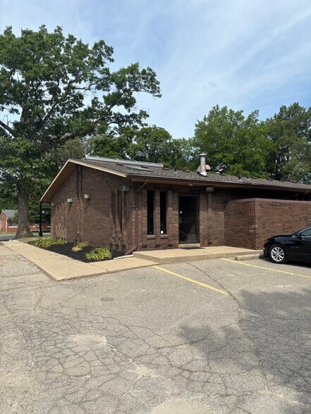More Photos Of 608 N Wayne Rd, Westland Office For Sale